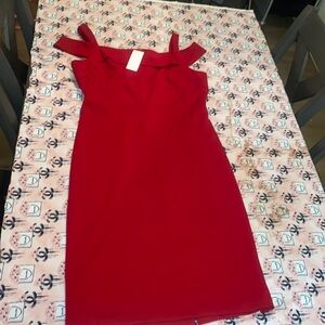 Nice red dress that’s perfect for the summer! Never worn with tags.